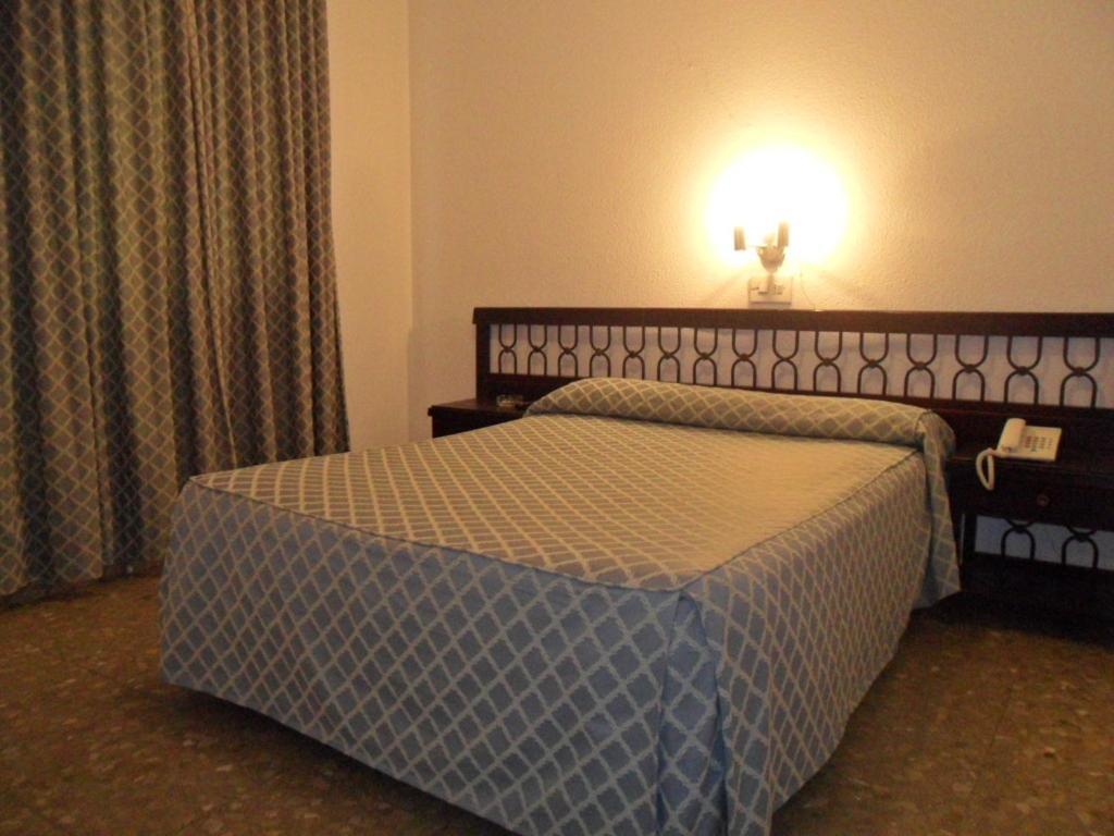 Hostal Ronda قرطبة الغرفة الصورة